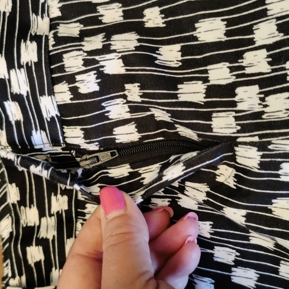 𝅺WORTHINGTON Slim Fit Black & White Pencil Pants, Size 8P, Like New & Perfect - Picture 4 of 11